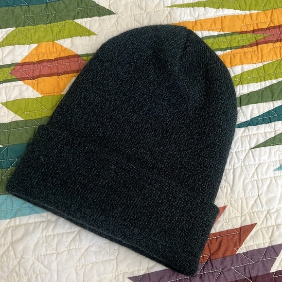Green knit cuffed Carhartt Beanie. O/S - Picture 3 of 8